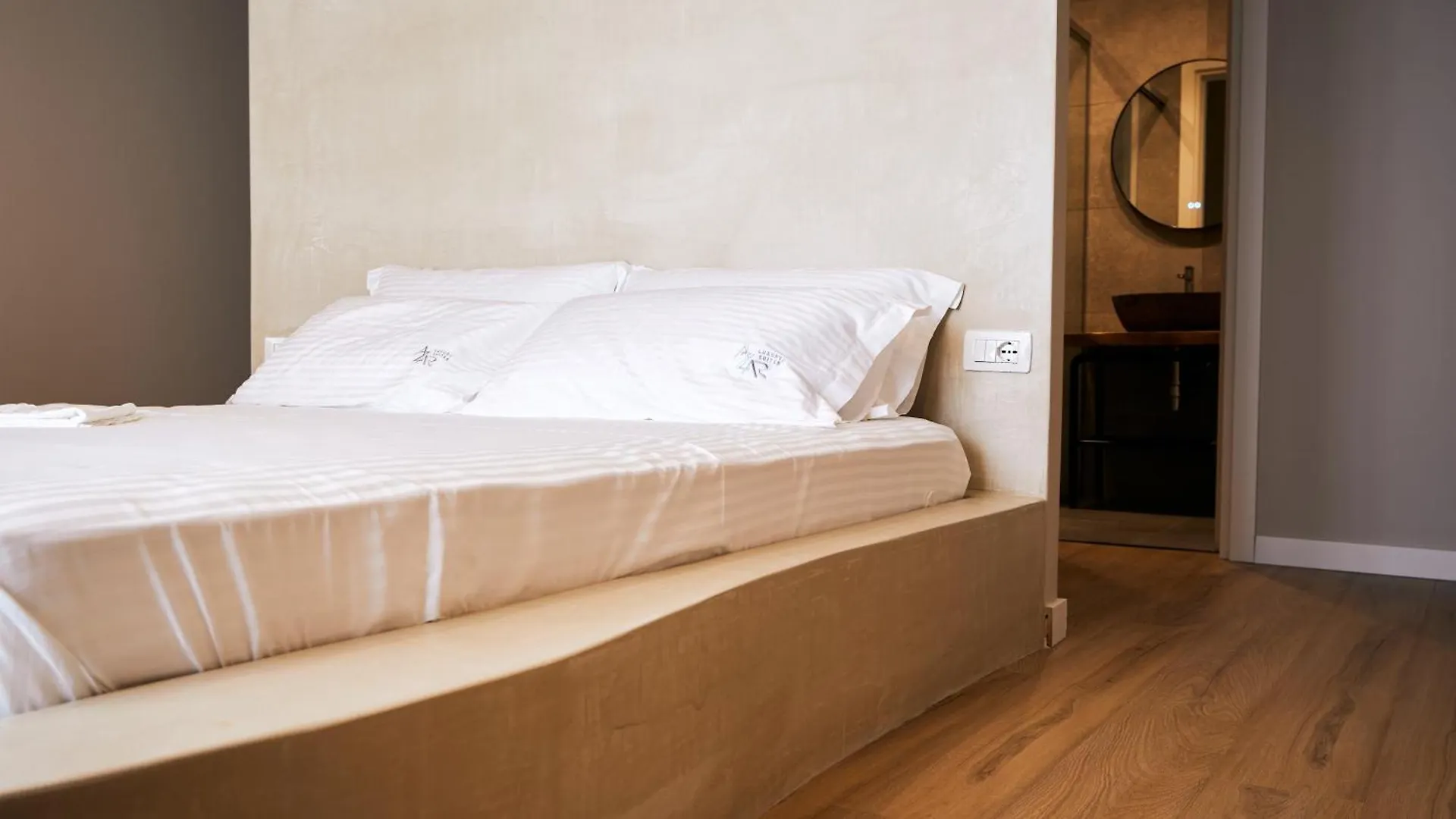 Azar Luxury Suites Vlore 0*,