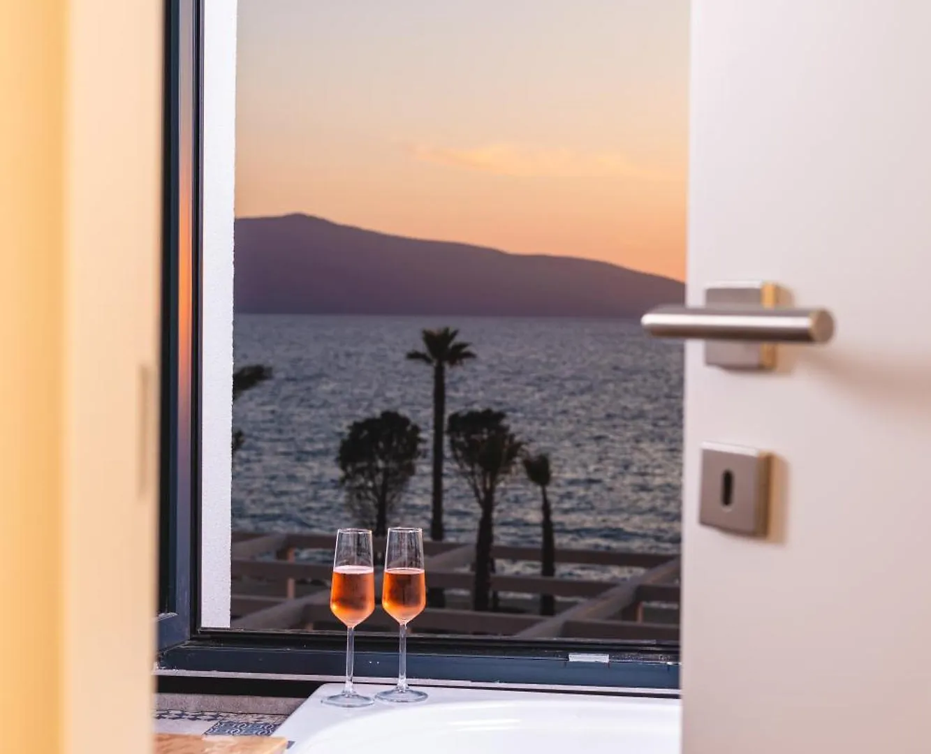 Azar Luxury Suites Wlora Hotel apartamentowy