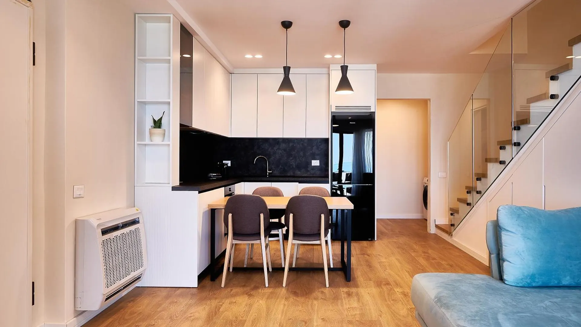 Azar Luxury Suites Wlora 0*,