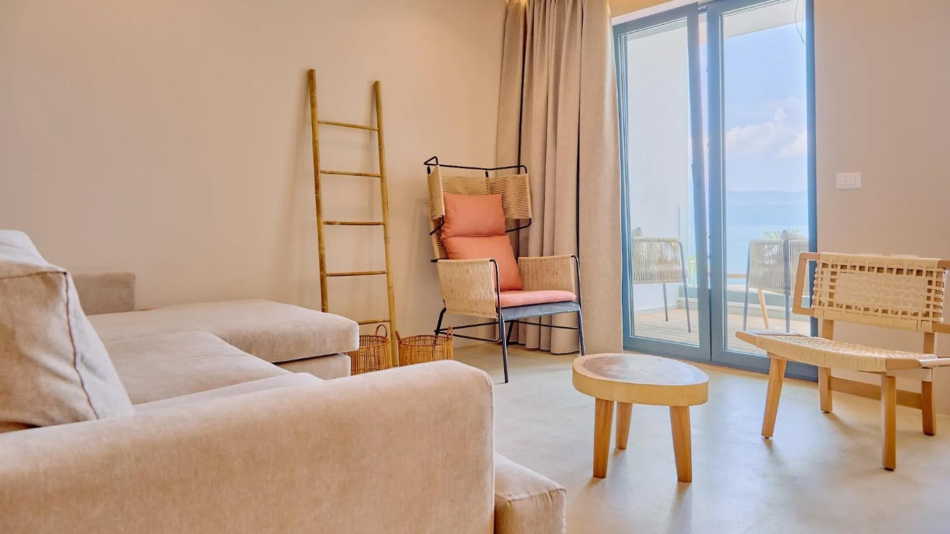Aparthotel Azar Luxury Suites Vlorë