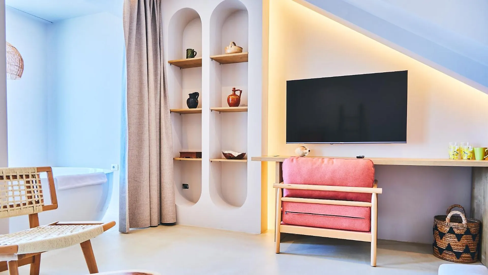 Azar Luxury Suites Vlorë 0*,